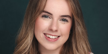 AMY LYONS HEADSHOT